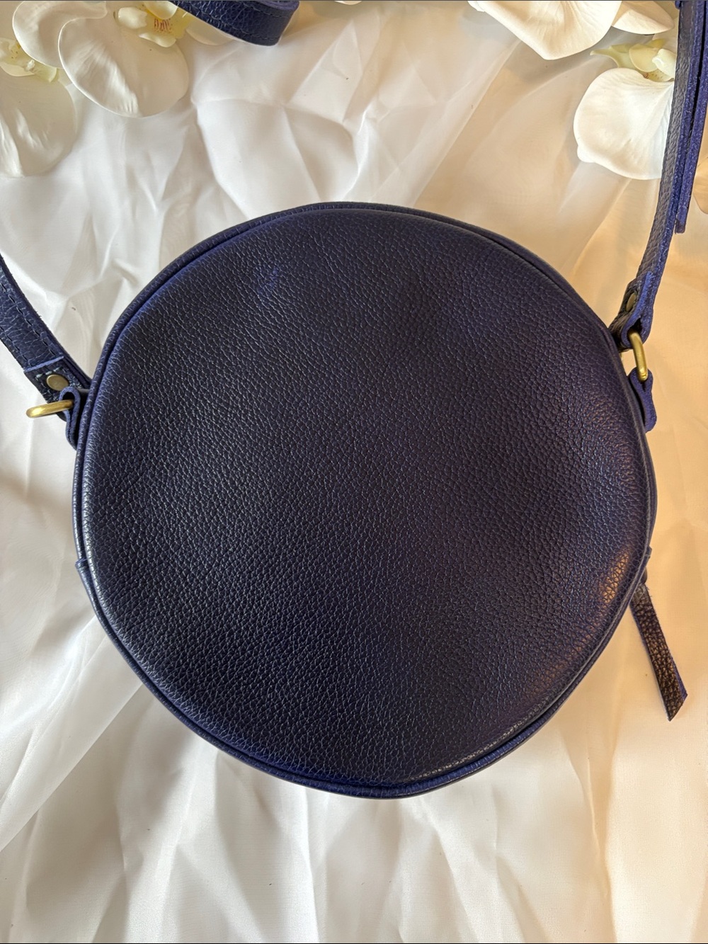 Portland Leather Goods Large Cobalt Pebbled Leather Circle Crossbody Bag - Picture 3 of 10